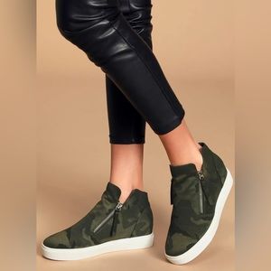 *NWOT* Steve Madden Camo High Top Wedge Sneakers [Size 9.5]